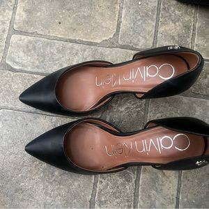 LIKE NEW CALVIN KLEIN HEELS SIZE 6.5 but fits like 7